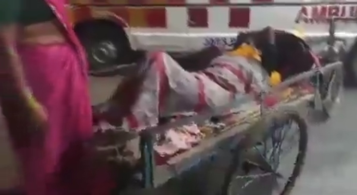 काहे की स्वास्थ्य व्यवस्था? एंबुलेंस न मिलने पर ठेले पर हुई गर्भवती महिला की डिलीवरी, 10 मिनट बाद बच्चे की मौत, अब विभाग ने की ये कार्रवाई