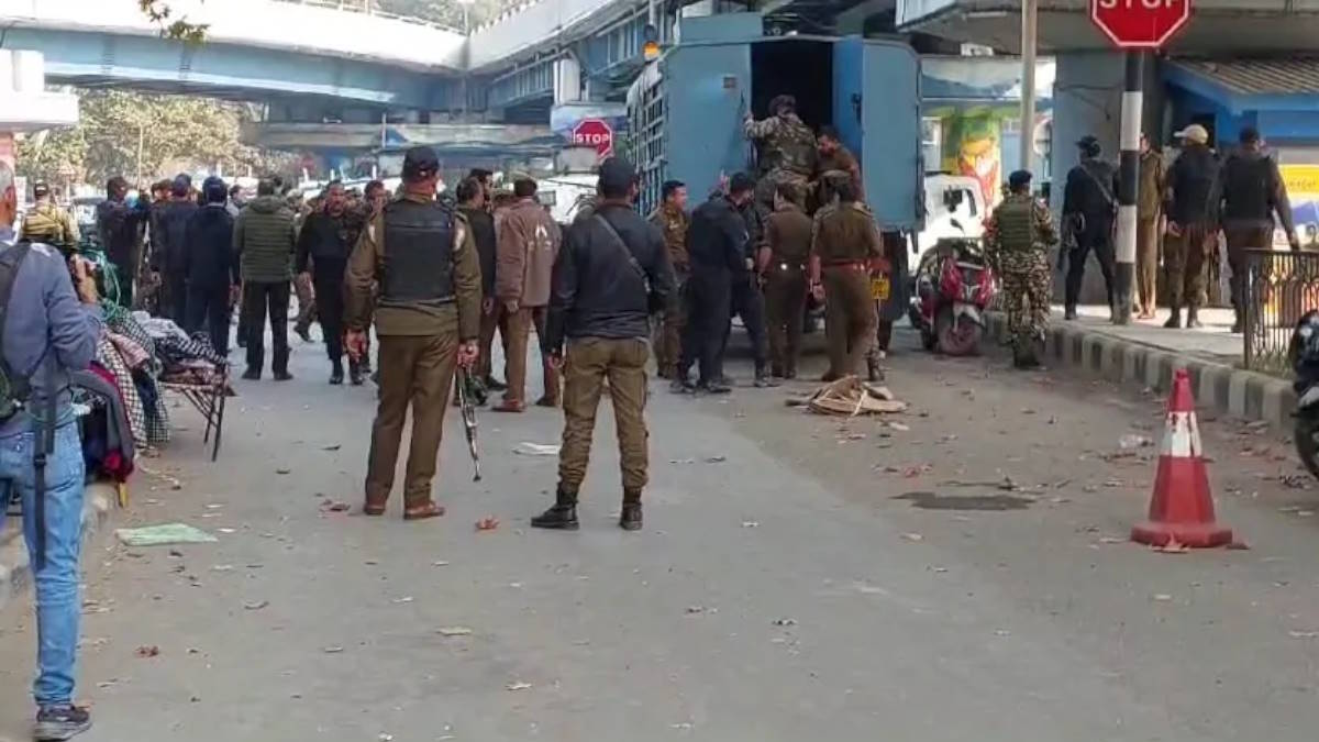 श्रीनगर के रविवार बाजार में खरीदारों की भीड़ पर फेंका ग्रेनेड, 12 लोग हुए घायल…