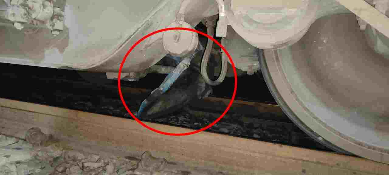 महाराष्ट्र में ट्रेन हादसा टला: पटरी से उतरने से बची पुणे-नागपुर एक्सप्रेस, अन्य गाड़ियां हुई प्रभावित