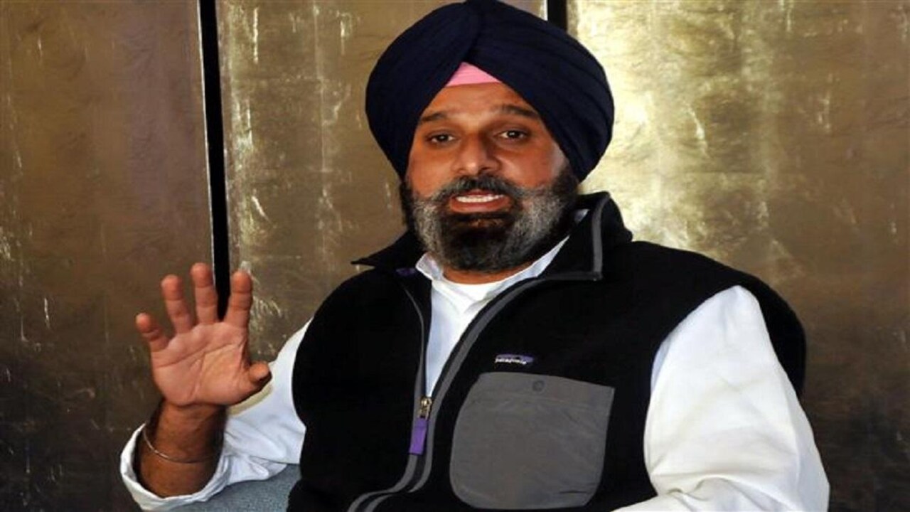 Punjab News : छात्रों के धरने पर पहुंचे बिक्रम मजीठिया, सैनेट चुनावों पर बोले – सरकार विधानसभा सत्र बुलाए