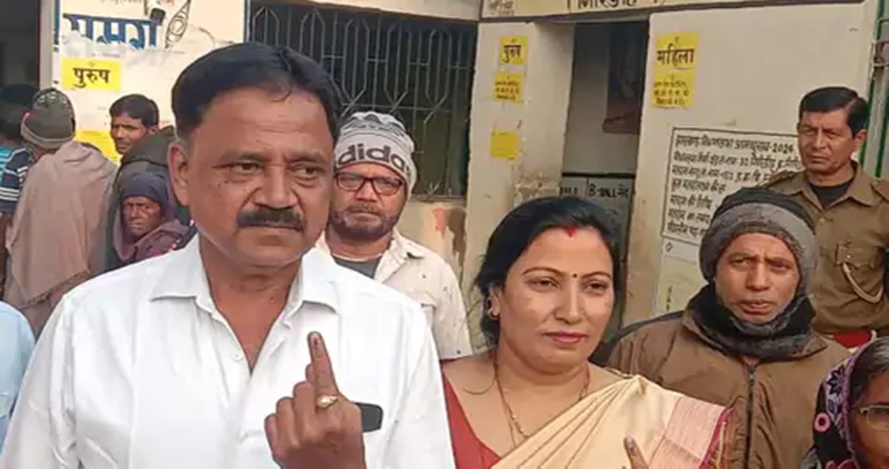 Jharkhand Election Phase-2 Voting: पूजा-अर्चना के बाद प्रत्याशियों ने किया मतदान, बाबूलाल समेत इन VIP ने डाले वोट