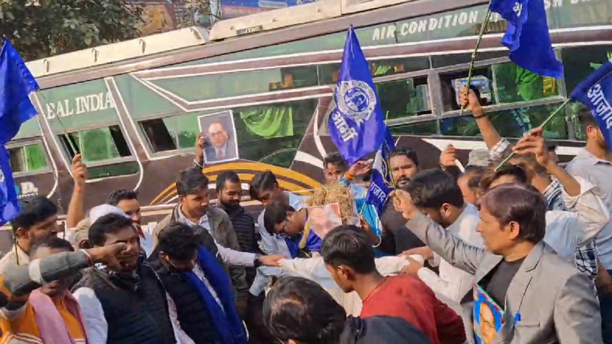 अंबेडकर को लेकर दिए गए बयान के खिलाफ सासाराम में कांग्रेस का प्रदर्शन, गृह मंत्री अमित शाह का पुतला फूंक जताया विरोध