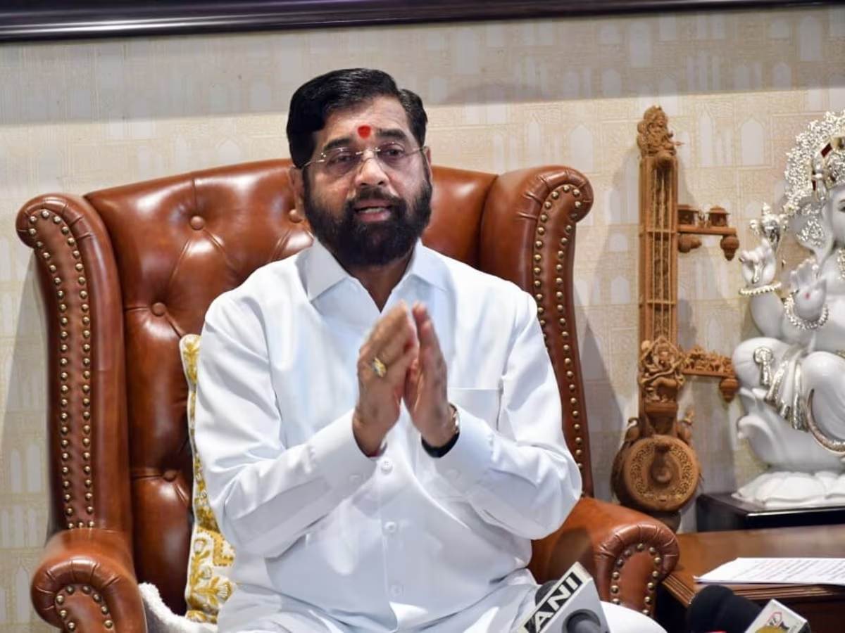 महाराष्ट्र में महायुति की ‘महाटेंशन’! एकनाथ शिंदे फिर बोले- जनता मुझे CM चाहती है, तो क्या सरकार के गठन में खुद बन रहे बाधा? इधर शाह से मिलने आज दिल्ली जाएंगे अजित पवार
