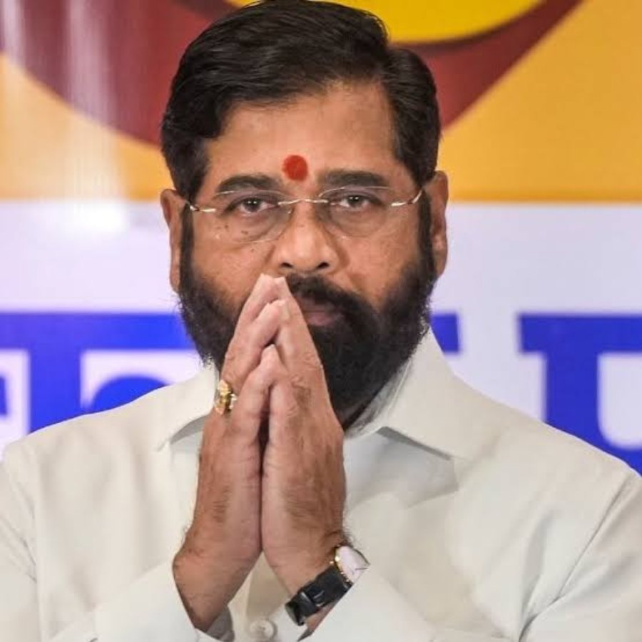शपथग्रहण से चंद घंटे पहले महाराष्ट्र की राजनीति में आया तूफान, एकनाथ शिंदे इस बात से हुए नाराज, अपने पदाधिकारियों और फडणवीस का नहीं उठा रहे फोन, शिवसेना विधायक मनाने में जुटे