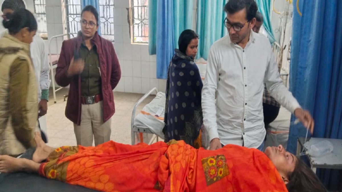 कैमूर में रेस्टोरेंस के पास अधमरी हालत में मिली महिला, गंभीर हालत में इलाज जारी, अप्रिय घटना होने की आशंका