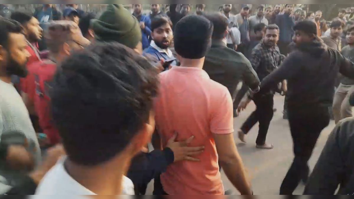Breaking News: BPSC अभ्यर्थियों ने खान सर को खदेड़ा, सुरक्षाकर्मियों के साथ धरना स्थल से भागे, देखें VIDEO