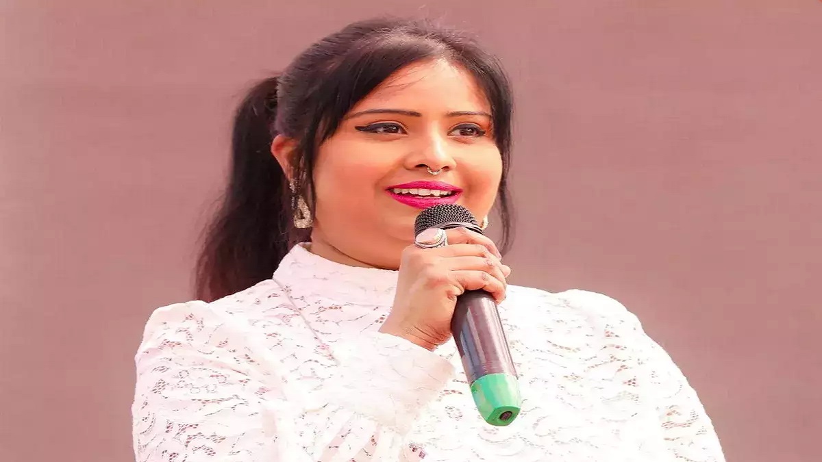 ‘जहां गांधी जी हैं, वहां पहुंचा देंगे’, BJP के कार्यक्रम में भजन गाने वाली गायिका देवी को मिली जान से मारने की धमकी