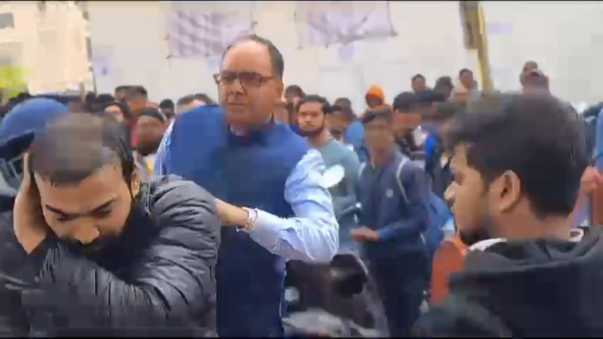BPSC परीक्षा के बीच भारी हंगामा, जिलाधिकारी ने अभ्यर्थी को जड़ा थप्पड़, वायरल हुआ VIDEO