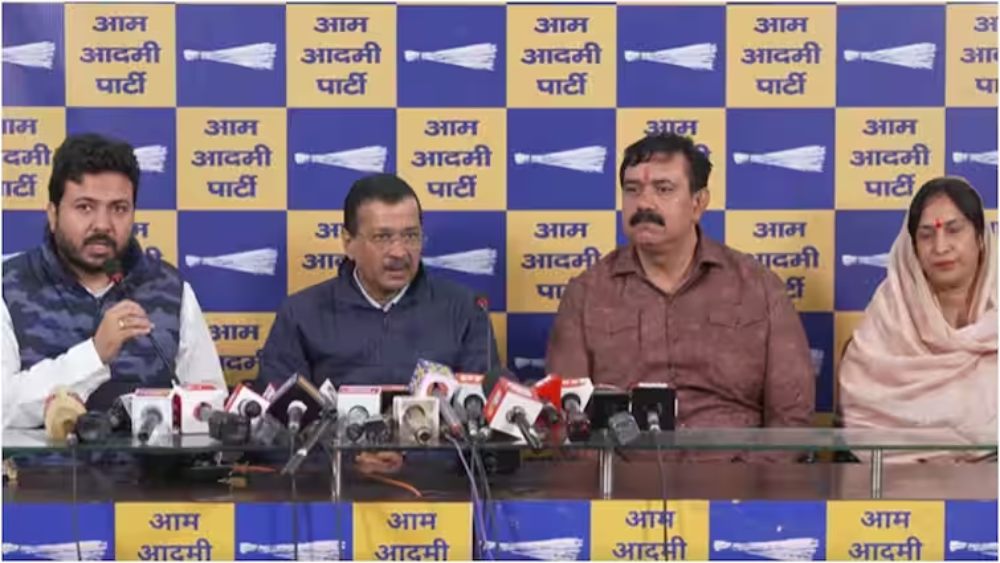 Delhi: दिल्ली चुनाव से पहले BJP को झटका, रमेश पहलवान पत्नी समेत AAP में शामिल, अरविंद केजरीवाल की मौजूदगी में ली सदस्यता