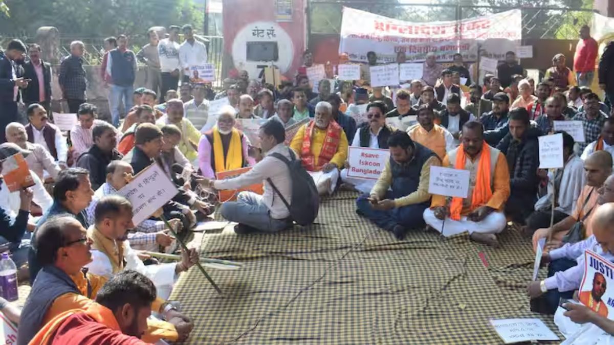 बांग्लादेश में अल्पसंख्यकों पर हो रहे अत्याचार को लेकर हिंदुओं में आक्रोश, बिहार में जगह-जगह धरना प्रदर्शन कर सरकार से की गई ये मांग