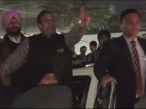 लुधियाना : AAP और भाजपा नेताओं के बीच टकराव, विधायक पराशर और मंत्री बिट्टू के बीच कहासुनी