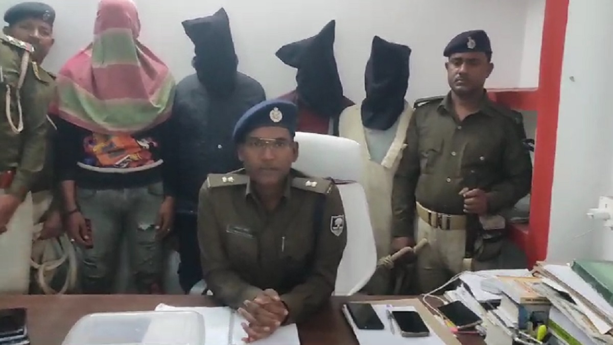 अपराध की योजना बनाने और रंगदारी मामले में बाप-बेटा समेत 4 कुख्यात अपराधी गिरफ्तार, कई हथियार और जिंदा कारतूस भी बरामद