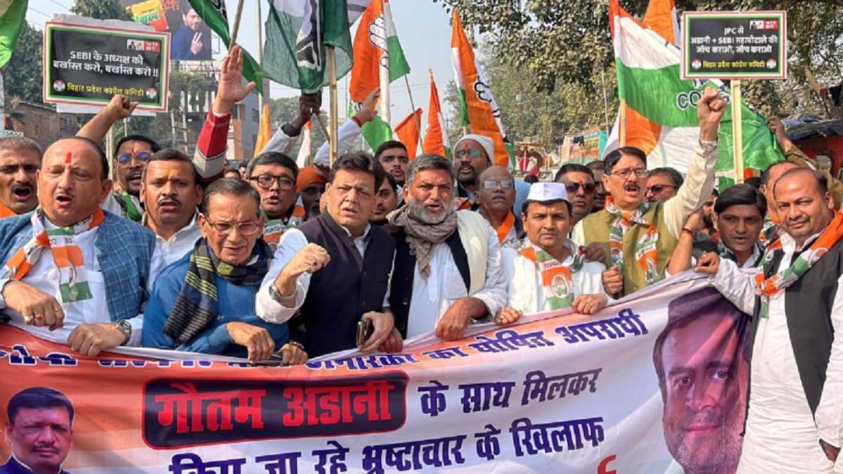 अडानी पर भ्रष्टाचार और मणिपुर हिंसा के खिलाफ कांग्रेस का हल्लाबोल प्रदर्शन, राजभवन तक मार्च निकाल राज्यपाल को सौंपा ज्ञापन