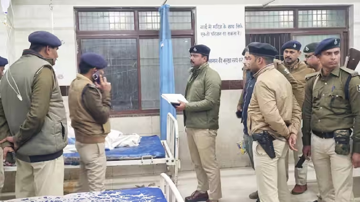 डबल मर्डर से दहल उठा बेतिया, सिरफिरे ने चाकू से वार कर दो लोगों को उतारा मौत के घाट, स्थानीय लोगों हमलावर को जमकर पीटा