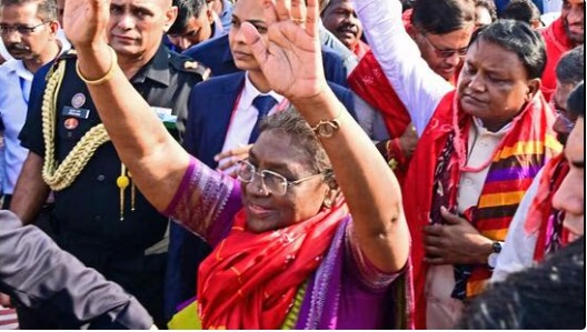 पुरी : राष्ट्रपति मुर्मू श्री जगन्नाथ मंदिर में पूजा-अर्चना करने के बाद नौसेना दिवस समारोह में होंगी शामिल