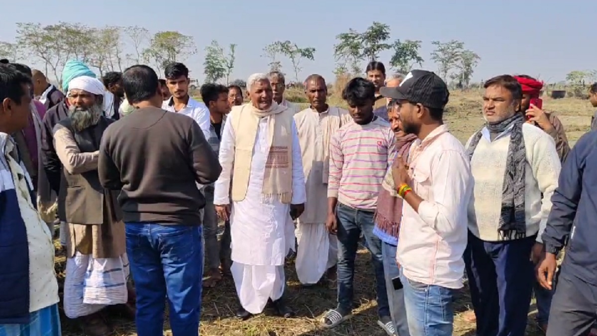 मोतिहारी में सिकरहना नदी पर बनाए जा रहे रिंग बांध का विरोध, आंदोलन के मूड में राजनीतिक दल और ग्रामीण