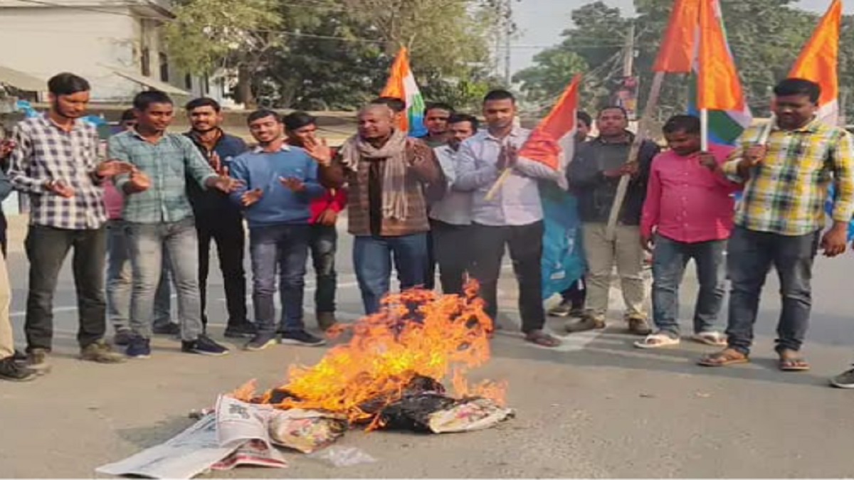 ‘…पूरे बिहार में होगा उग्र आंदोलन’, BPSC अभ्यर्थियों पर हुए लाठीचार्ज के विरोध में NSUI ने फूंका सीएम नीतीश का पुतला