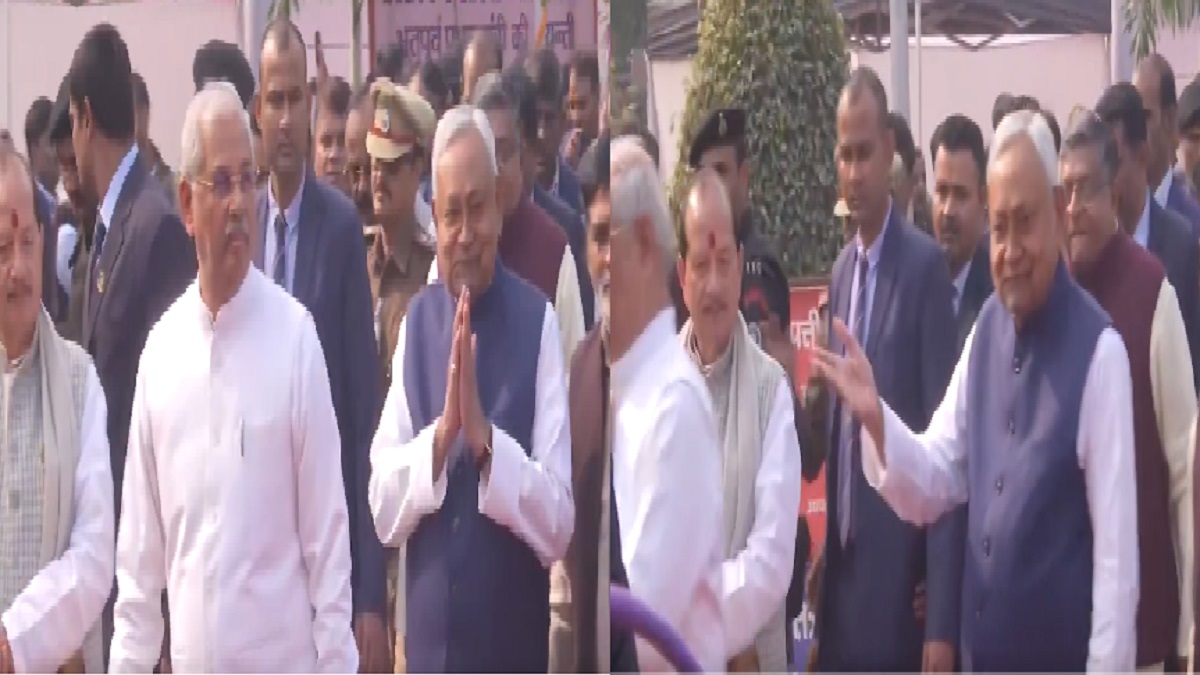कंट्रोल हुए नीतीश कुमार! मीडिया को देखते ही मुख्यमंत्री ने जोड़ा हाथ और विजय सिन्हा की ओर किया इशारा…सच साबित हुई तेजस्वी यादव की बात