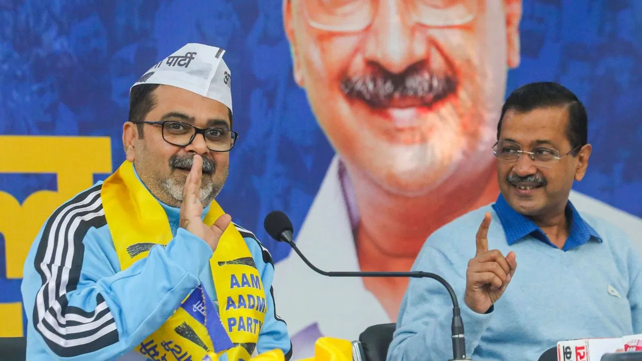 AAP नेता अवध ओझा ने अरविंद केजरीवाल को लेकर दिया बयान, कहा-‘अरविंद केजरीवाल निश्चित तौर पर भगवान हैं, कृष्ण के अवतार’..