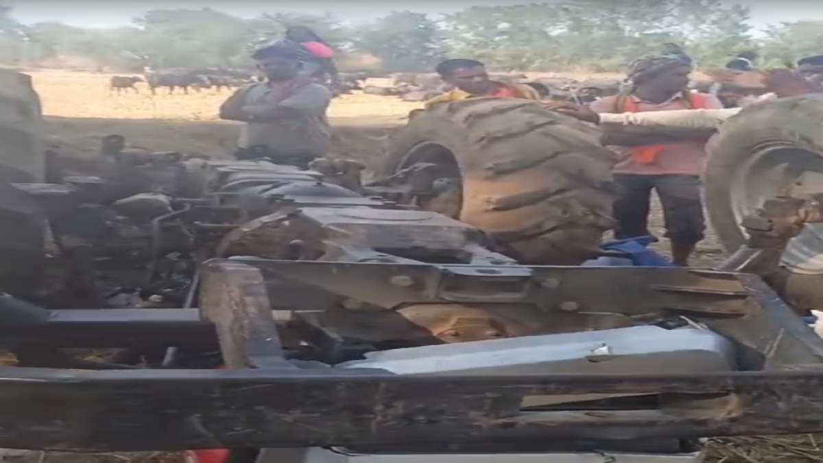 अनियंत्रित होकर पलटा ट्रैक्टर, हादसे में युवक की हुई मौत
