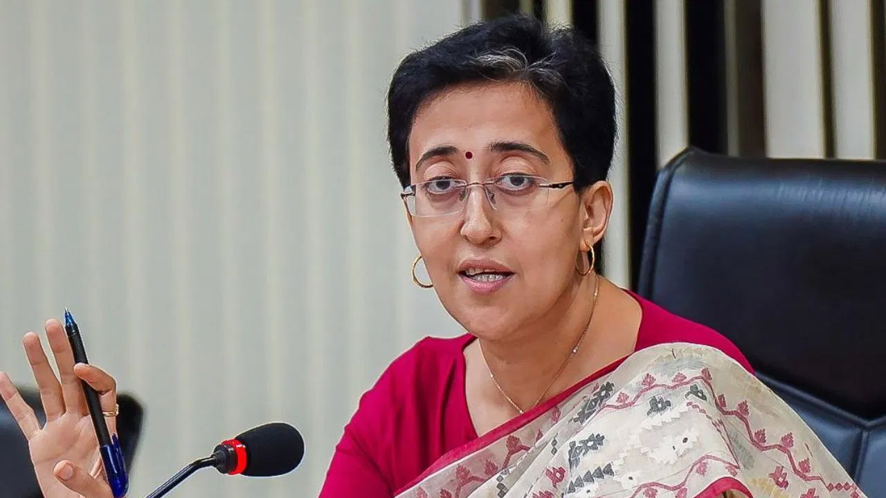 दिल्ली सरकार का चुनाव से पहले DTC के ड्राइवर-कंडक्टर को तोहफा, बढ़ेगी सैलरी