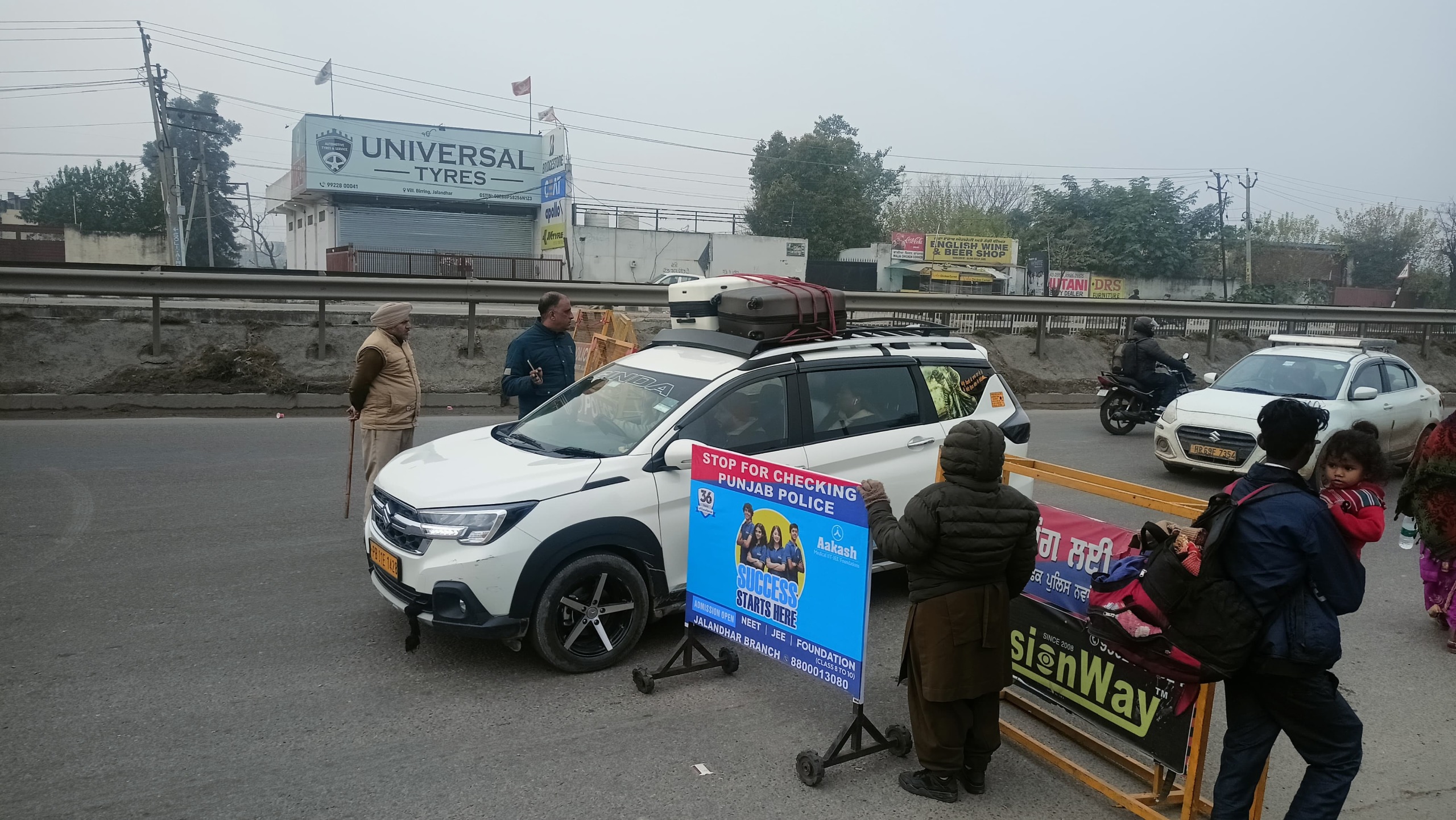 पंजाब बंद के कारण अलर्ट पर पुलिस, किसानों ने जालंधर-लुधियाना हाईवे किया बंद