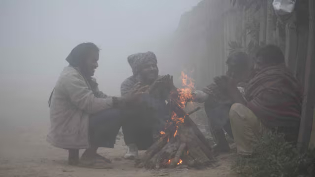 Delhi Cold Wave Alert: दिल्ली में ठंड का सितम, शीतलहर का यलो अलर्ट जारी