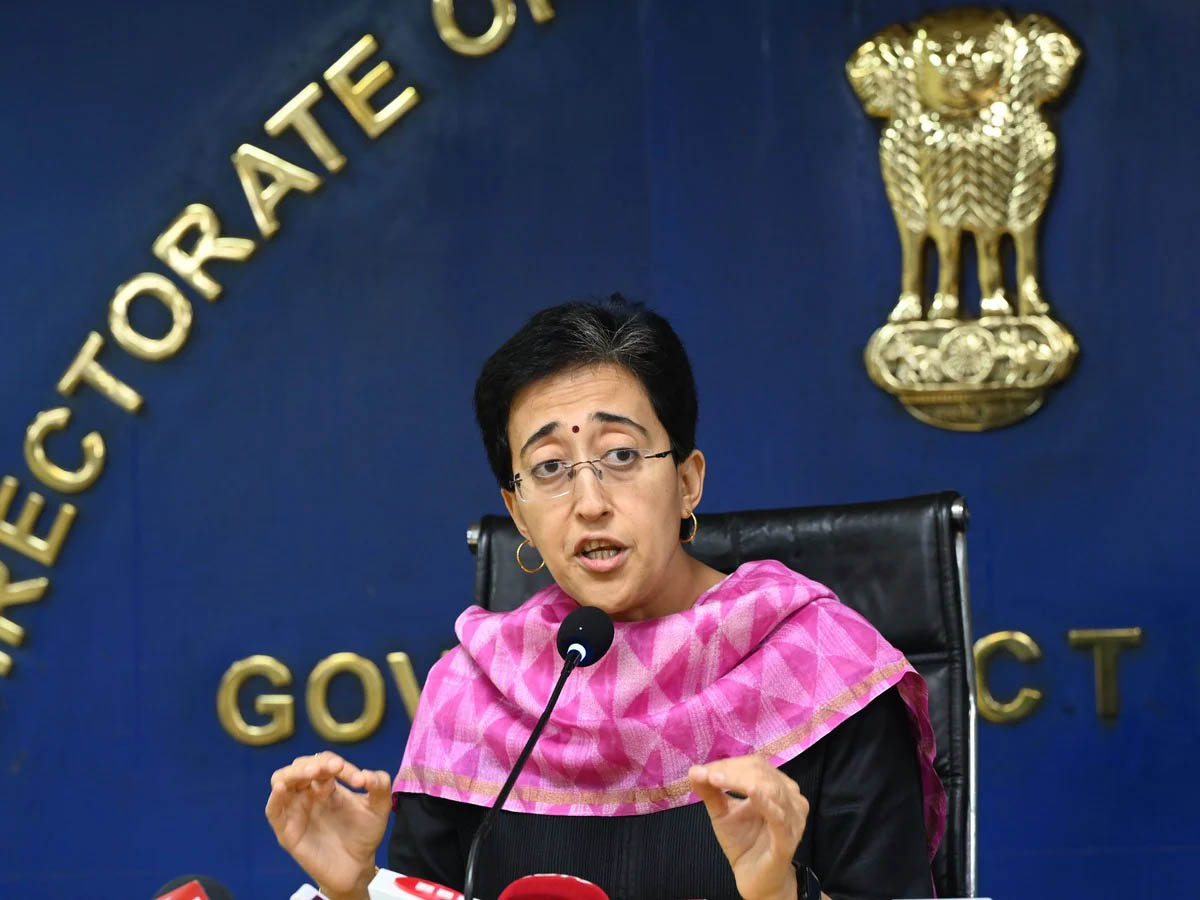 Delhi: सीएम आतिशी ने ड्राइवर-कंडक्टर को दी चेतावनी, कहा- अगर महिलाओं को देखकर बस नहीं रोकी तो होंगे सस्पेंड