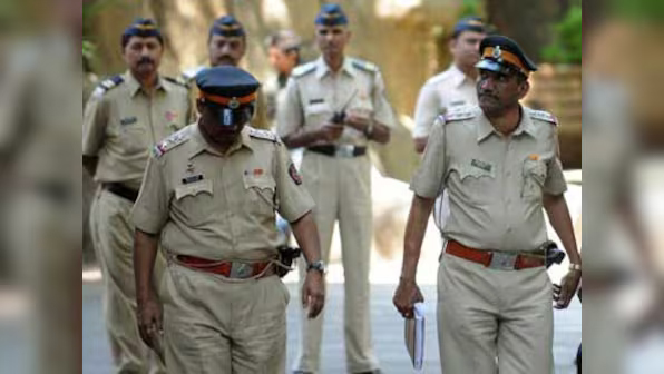 Delhi Crime: दिल्ली में फर्जी पुलिसकर्मी बन छात्रों के फ्लैट पर की छापेमारी; मुर्गे की तरह बिठा, मांगी 25 लाख की रिश्वत