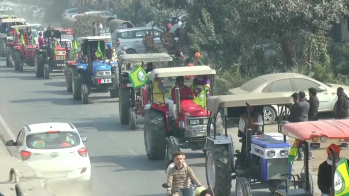 पंजाब : MSP सहित 13 मांगों को लेकर किसानों ने निकाला ट्रैक्टर मार्च, डल्लेवाल ने राष्ट्रपति को लिखा पत्र