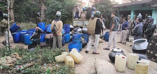 बंदू की नोक पर चल रहे थी ओडिशा में अवैध शराब भट्टी, 84 पर कार्रवाई