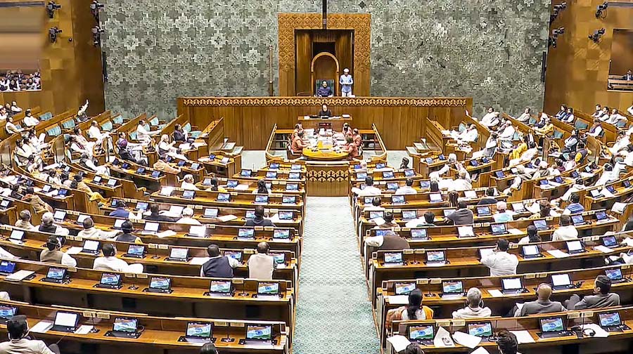 लोकसभा में आज से संविधान पर दो दिवसीय चर्चा, PM मोदी भी होंगे शामिल, कांग्रेस और बीजेपी होगी आमने-सामने