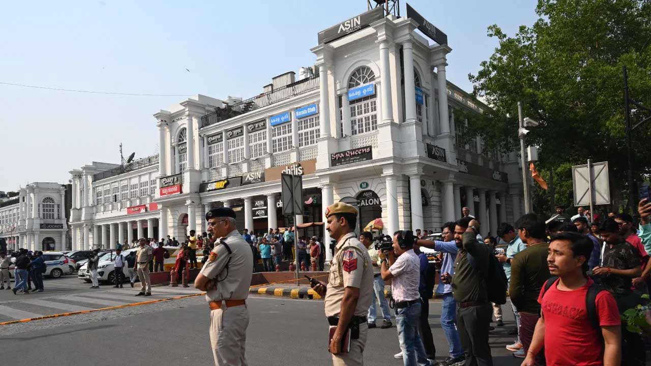 Delhi: न्यू ईयर को लेकर दिल्ली पुलिस ने जारी की एडवाइजरी; बिना पास के कनॉट प्लेस में नहीं मिलेगी एंट्री, सुरक्षा के कड़े इंतजाम