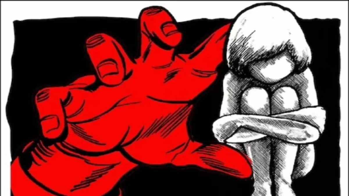 कोचिंग पढ़ने आई छात्रा को देख पुलिसकर्मी की बिगड़ी नीयत, बंद कमरे में ले गया और करने लगा गंदा काम, फिर…