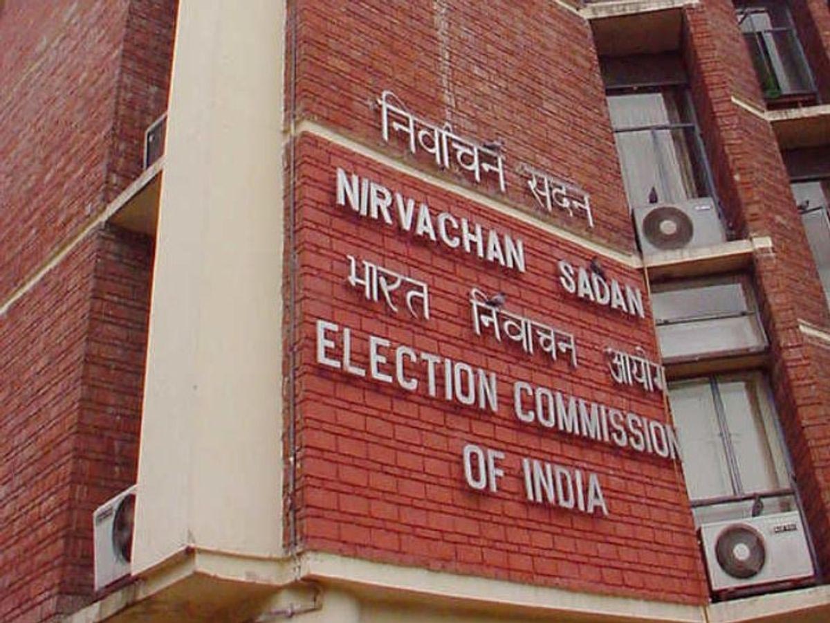 Delhi Election: दिल्ली चुनाव आयोग की बैठक में उठा मतदाताओं के नाम हटाने का मुद्दा, AAP-कांग्रेस और BJP के बीच आरोप-प्रत्यारोप
