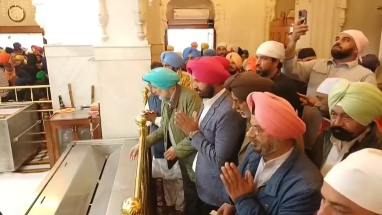 Punjab News: फतेहगढ़ साहिब पहुंचा कांग्रेस नेतृत्व, गुरु साहिब के परिवार के बलिदान को किया याद