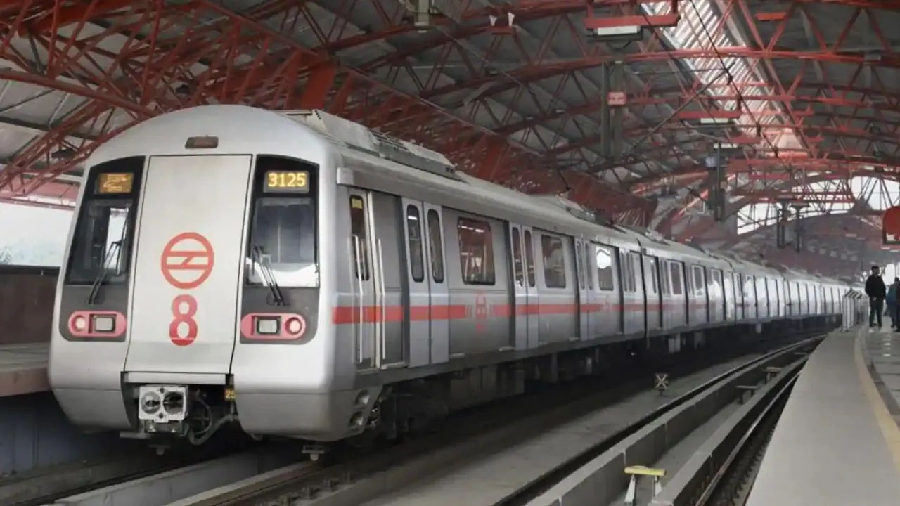 Delhi Metro: दिल्ली मेट्रो में ब्लू लाइन रूट पर केबल चोरी से सर्विस बाधित, कीर्ति नगर और मोती नगर के बीच थम गई रफ्तार