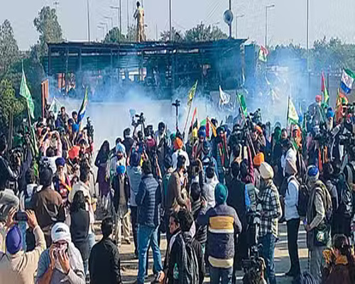 Farmers Protest: किसानों को रोकने के लिए पुलिस ने छोड़े आंसू गैस के गोले, 6 किसान घायल