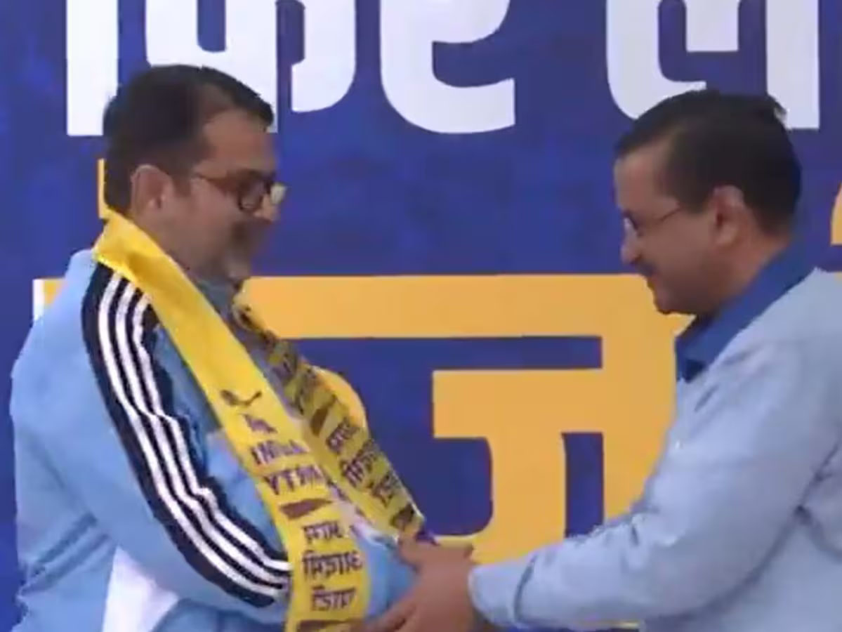 Avadh Ojha Join AAP: मोटिवेशनल स्पीकर अवध ओझा आप में हुए शामिल, अरविंद केजरीवाल ने दिलाई सदस्यता
