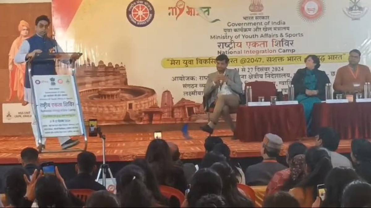 ग्वालियर गौरव दिवस: राष्ट्रीय एकता शिविर में पहुंचे एक्टर आशुतोष राणा, कहा- NSS और NCC का बच्चों के व्यक्तित्व विकास में अहम योगदान, OTT कंटेंट और साउथ फिल्मों पर दिया बड़ा बयान 