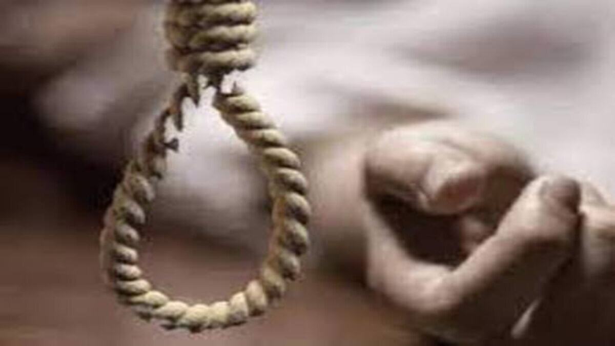 Muzaffarnagar News : मां ने दो बेटियों के साथ की आत्महत्या, फंदे पर लटका मिला तीनों का शव