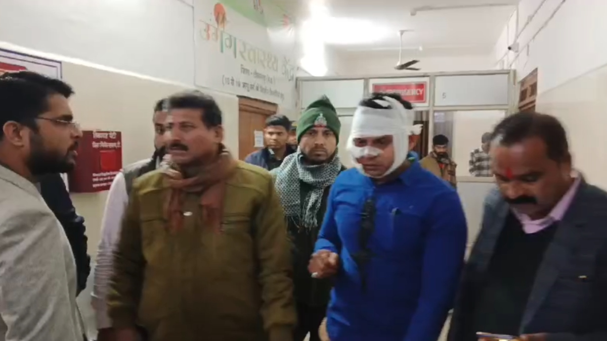 जिला आयुष अधिकारी पर जानलेवा हमला: नशे में धुत बदमाशों ने सिर और चेहरे में मारी बीयर की बोतल, गाड़ी में भी की तोड़फोड़  