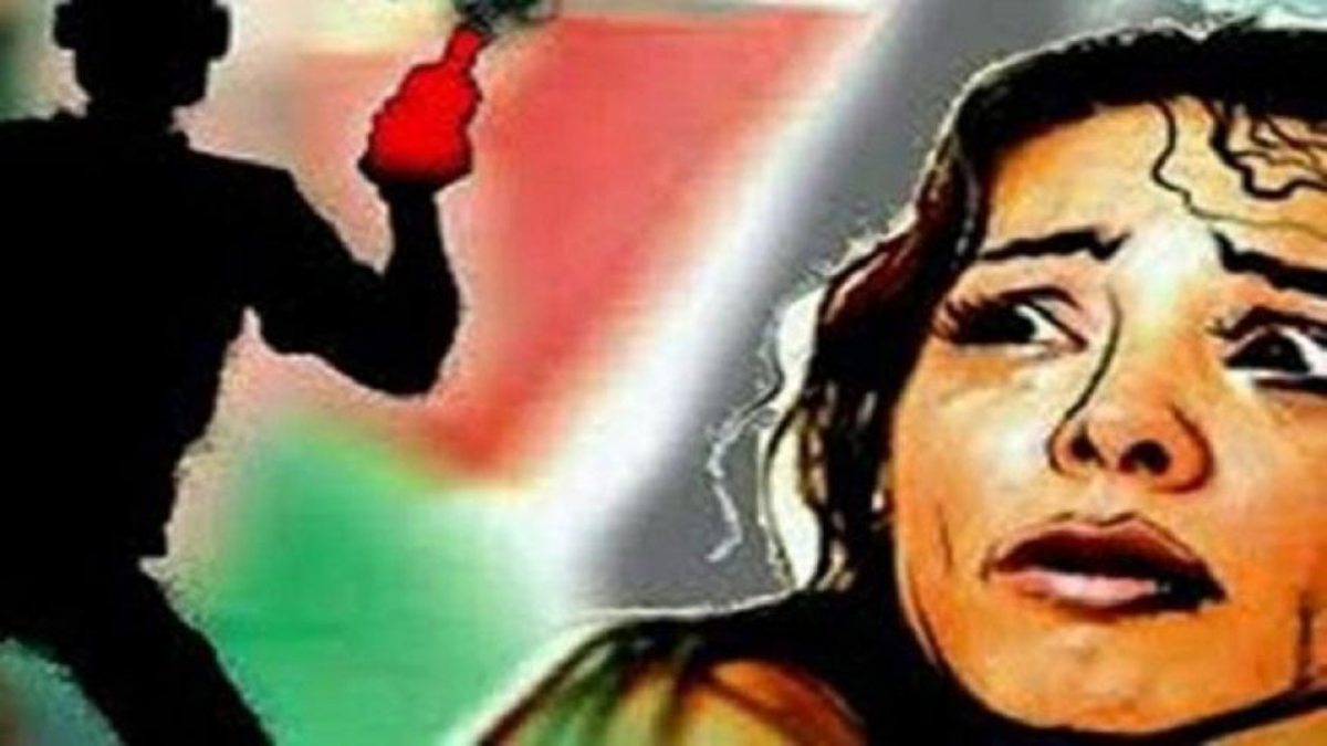 Acid Attack: पत्नी ने पति पर फेंका एसिड, आरोपी फरार, घटना के दौरान चार बच्चे घर पर थे मौजूद, ये रही वजह