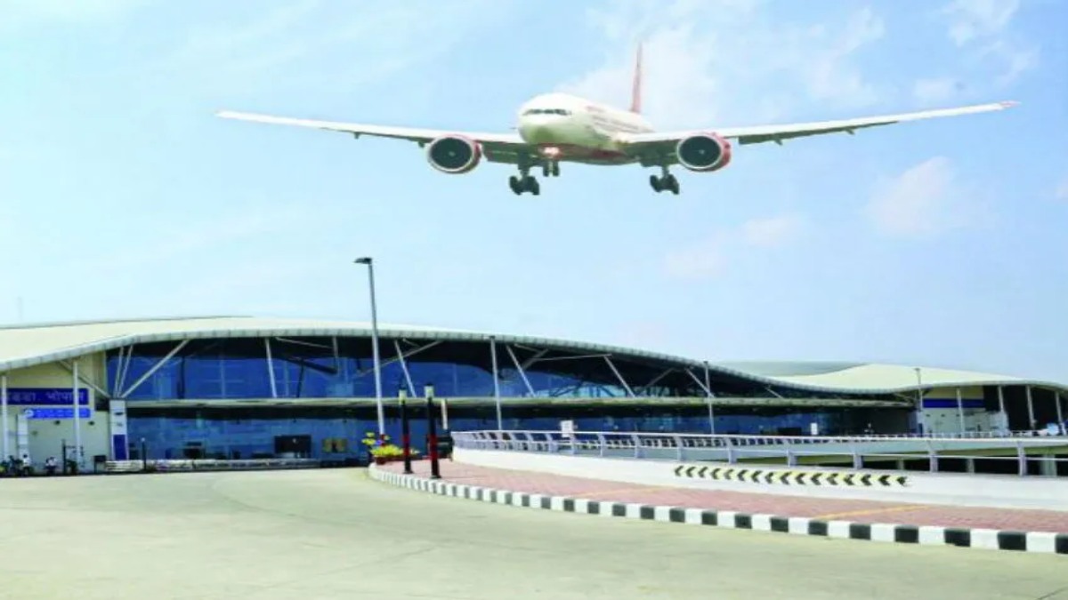 UP News: ‘एयरपोर्ट के बाथरूम में बम…’, Agra Airport को बम से उड़ाने की धमकी, मचा हड़कंप