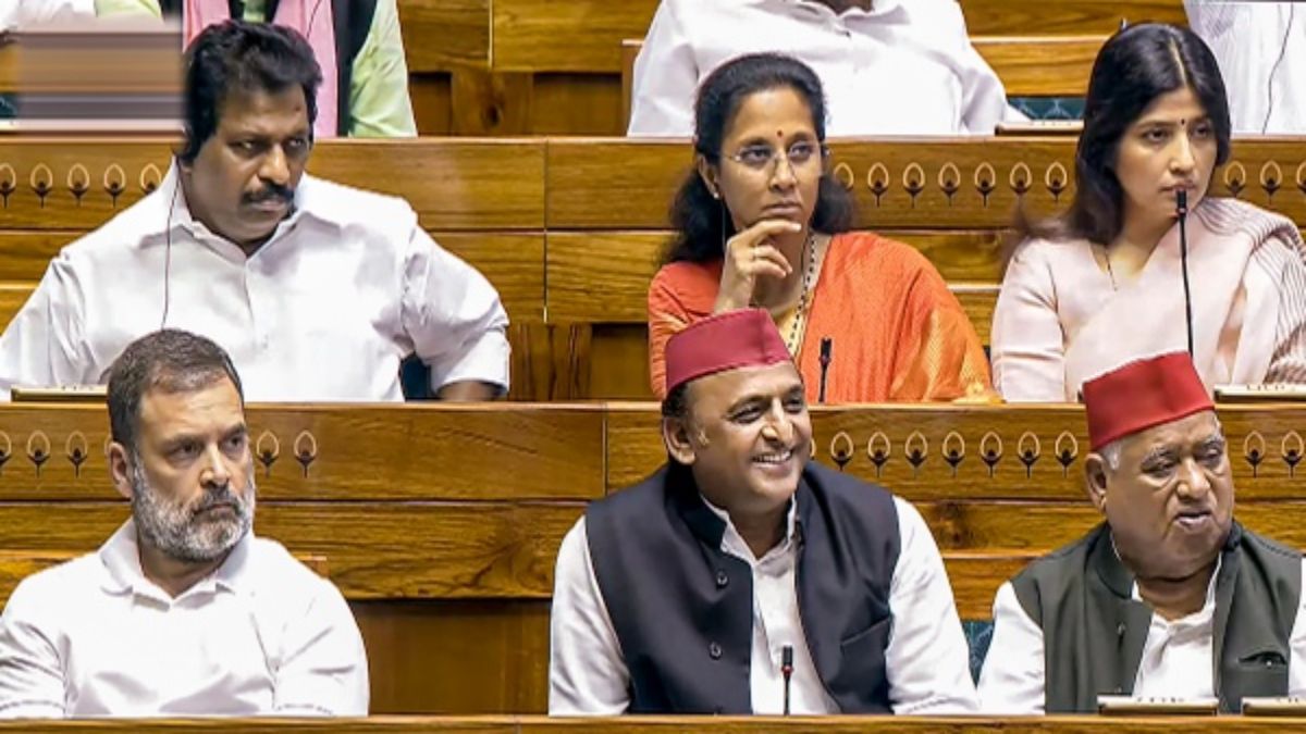राहुल गांधी से नाराज हुए अखिलेश-डिंपलः अयोध्या से सांसद अवधेश प्रसाद को कांग्रेस ने संसद में पीछे दी सीट तो नाराज हो गए सपा प्रमुख, बोले- ये सिटिंग व्यवस्था बिलकुल गलत