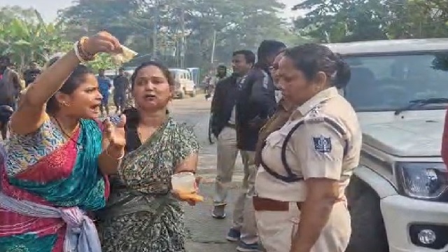 ब्राउन शुगर तस्करी मामला : आरोपी महिला के परिवार ने दिखाई ऐसी दबंगई… की आबकारी टीम की ‘गाड़ी की चाबी’ ही छीन ली