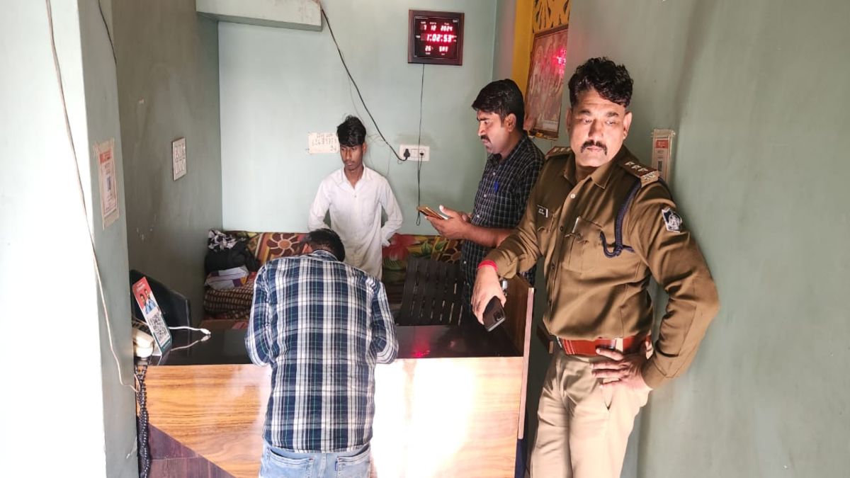 दिन दहाड़े युवक के अपहरण का मामला: मुख्य आरोपी को पुलिस ने दबोचा, पत्नी के दोस्त ने रची थी किडनैपिंग की साजिश, सामने आई हैरान करने वाली वजह   
