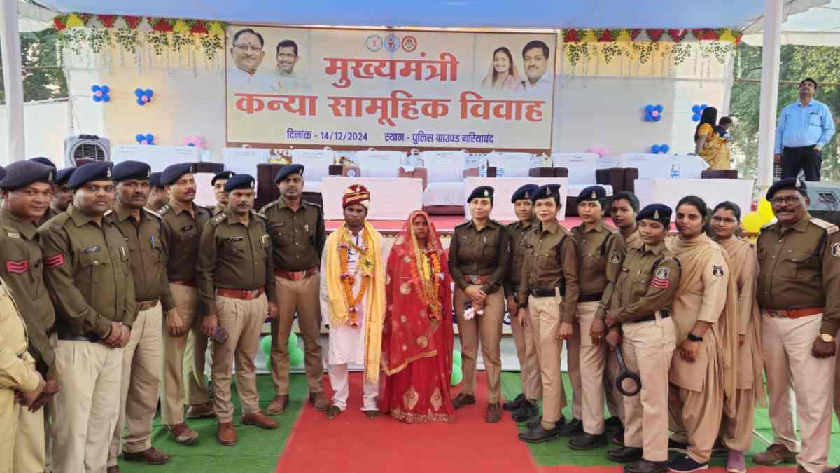 मुख्यमंत्री कन्या सामूहिक विवाह : आत्मसमर्पित नक्सली प्रमिला और टिकेश्वर ने लिए सात फेरे, नक्सल संगठन के सदस्यों से कहा – सरकार की आत्मसमर्पण नीति का उठाएं लाभ