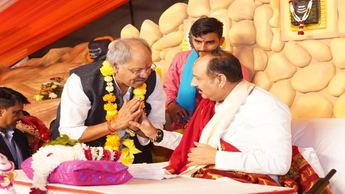 कथावाचक प्रदीप मिश्रा के बयान का सांसद बृजमोहन अग्रवाल ने किया समर्थन, जानिए क्या है मामला ?