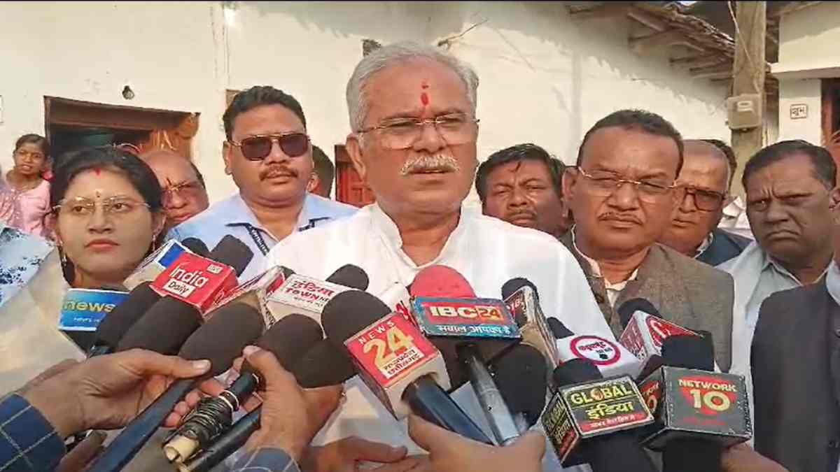 छत्तीसगढ़ में गरमाया पुलिस भर्ती का मामला : पूर्व सीएम भूपेश बघेल ने कहा – युवाओं के साथ न्याय करे सरकार, पुलिस भर्ती की हो CBI जांच